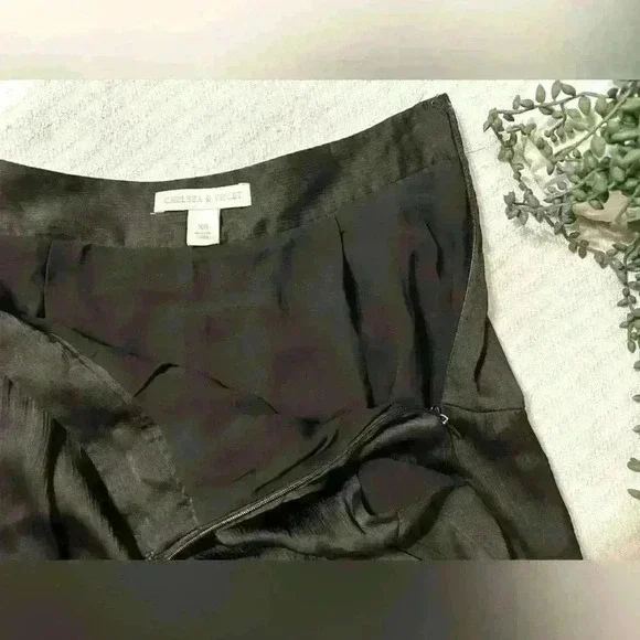 Chelsea & Violet Midi Ruffle Tiered Black Side Zip Flowy Skirt in Black XS - Picture 6 of 7